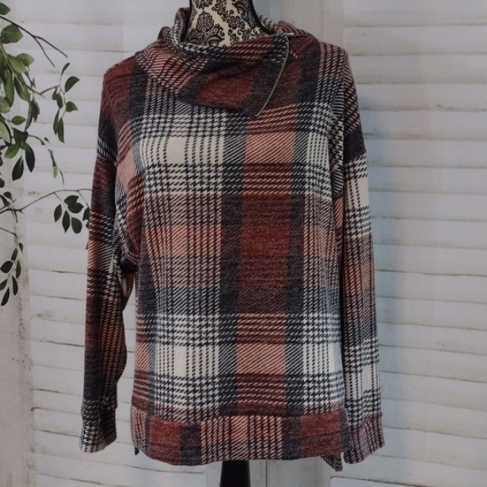 White Birch Cowl Neck Split Hem Plaid Top Size M